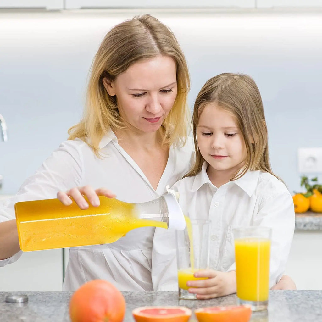 3pcs 1.5 L Plastic Water Carafe with Flip Top Lid, Square Base Juice Containers, Bar Supplies Pitcher for Drinks, Tea, Milk